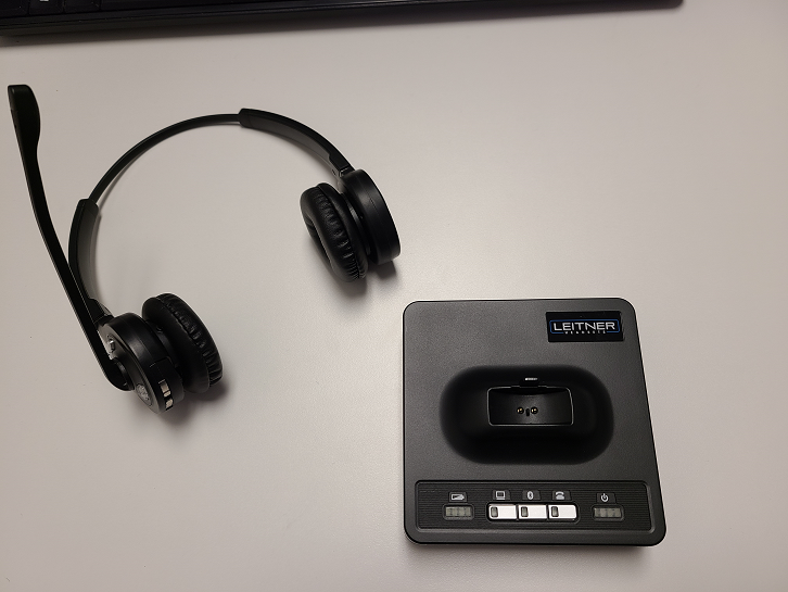 Leitner OFficeAlly LH375 wireless headset base and microphone