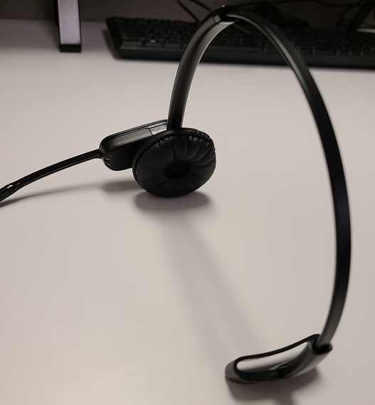 Plantronics W740 wireless microphone with headband