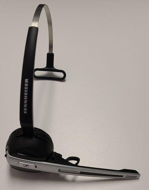 Sennheiser OfficeRunner microphone in headband and buttons