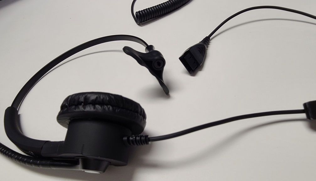 Executive Pro headset's quick disconnect (QD) cord