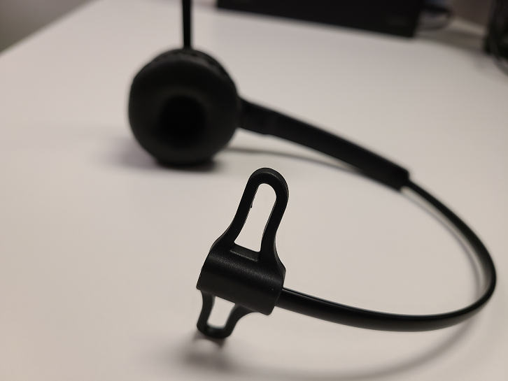 Leitner OfficeAlly LH370 wireless microphone view inside earpad