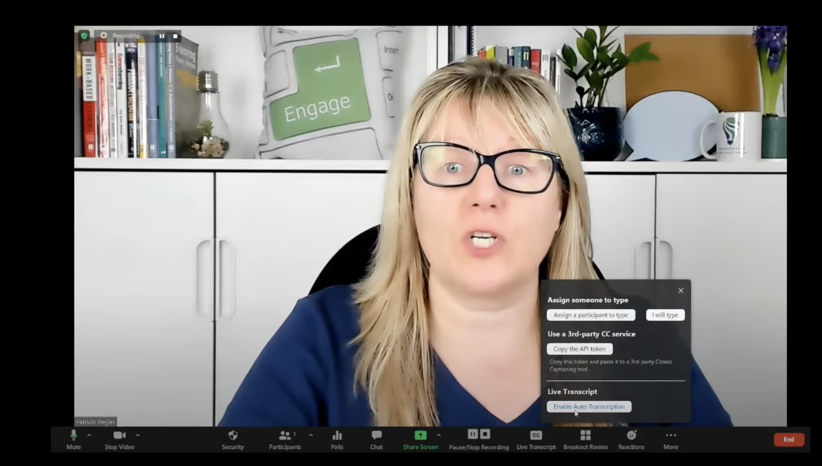 Captura de pantalla de la ubicación para encontrar la configuración de subtítulos durante la reunión de Zoom